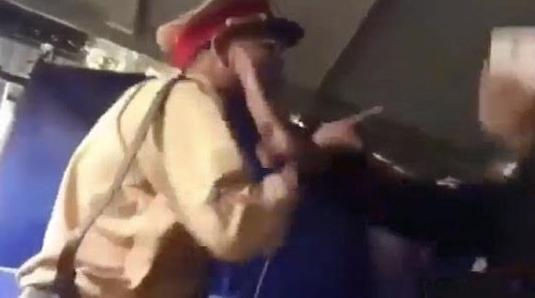 Tháng 7/2018, Công an tỉnh Đắk Lắk tạm đình chỉ công tác đối với Thượng úy L.H.A.T. đang công tác tại Trạm CSGT Krông Búk và yêu cầu viết bản tường trình sự về việc người dân tố cáo thượng úy T. có hành vi "tát" vào mặt người dân.