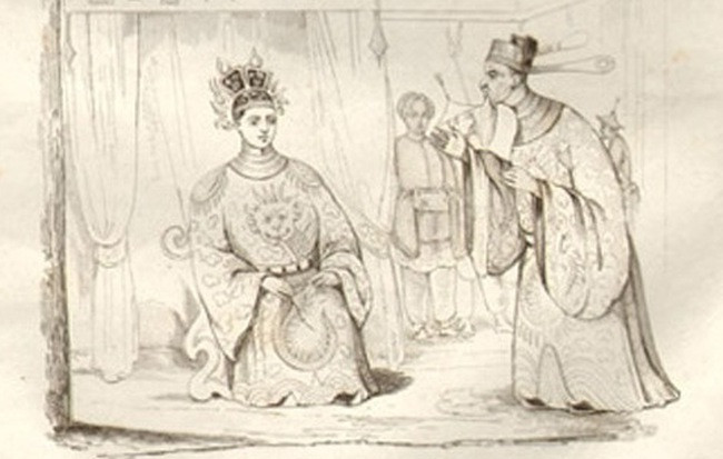 Khi vua Gia Long băng hà, bà một lòng một dạ dạy dỗ, chỉ bảo vua Minh Mạng phép trị nước, an dân. Năm 1821, Minh Mạng cùng bá quan dâng biểu tôn bà làm Hoàng thái hậu, vào ở trong cung Từ Thọ.