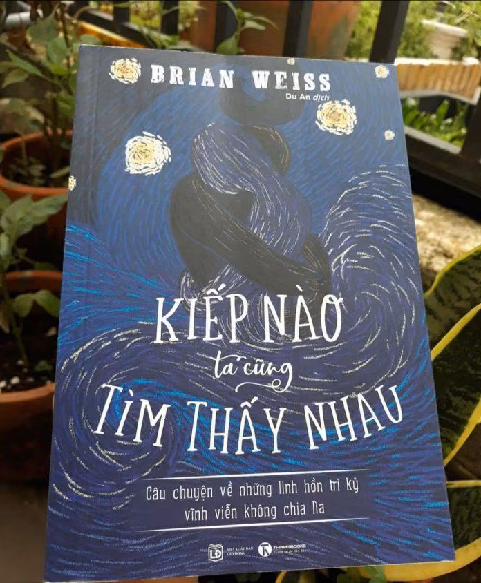 Còn Pedro, một người đàn ông đẹp trai nhưng luôn chìm đắm trong sự đau khổ. Anh trai của anh qua đời trong một vụ tai nạn. Ngoài ra anh còn bị đè nén trong sự thất vọng và hoài nghi với những vấn đề với chính người mẹ của mình và bí mật về thời thơ ấu. 