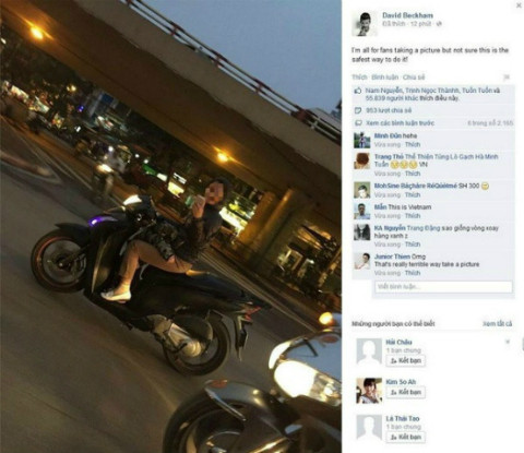 Cô gái đi SH, không đội mũ bảo hiểm, kẹp đứa con phía trước đuổi theo xe chở Beckham để chụp ảnh bị cư dân mạng ném đá không thương tiếc. Người phụ nữ này sau đó đã bị xử lý phạt nguội với lỗi vi phạm được phô bày trên khắp các trang mạng xã hội lớn, nhỏ.