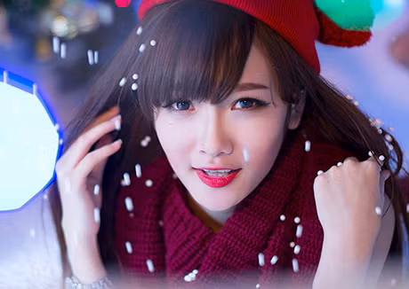 Ngoài nickname Hường Hana, cô nàng sinh năm 1994 này còn được biết đến với tên gọi đặc biệt khác là "Thỏ khủng long". Cô nàng nổi tiếng với nhiều thành tích cao trong các cuộc thi dành cho học sinh - sinh viên, làm người mẫu cho nhiều tạp chí, trang tin và năm vừa qua bắt đầu xuất hiện nhiều hơn với tư cách một ca sĩ.