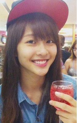 Khả Ngân luôn toát lên vẻ đẹp đầy khỏe khoắn, dù không trang điểm cũng rất xinh tươi, giàu sức sống. Chính điều này đã tạo nên nét đặc trưng khiến Khả Ngân không chỉ rất nổi tiếng trong nước mà còn được các trang mạng Trung Quốc, Hàn Quốc, Đài Loan khen ngợi.