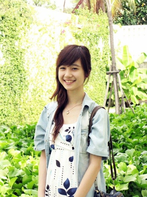 Jun Vũ - Vũ Phương Anh được mệnh danh là "hot girl trà sữa" phiên bản Việt Nam. Điểm dễ nhận thấy nhất của Jun Vũ là nụ cười rạng rõ như thiên thần và khuôn mặt mộc trắng trẻ, dễ thương.