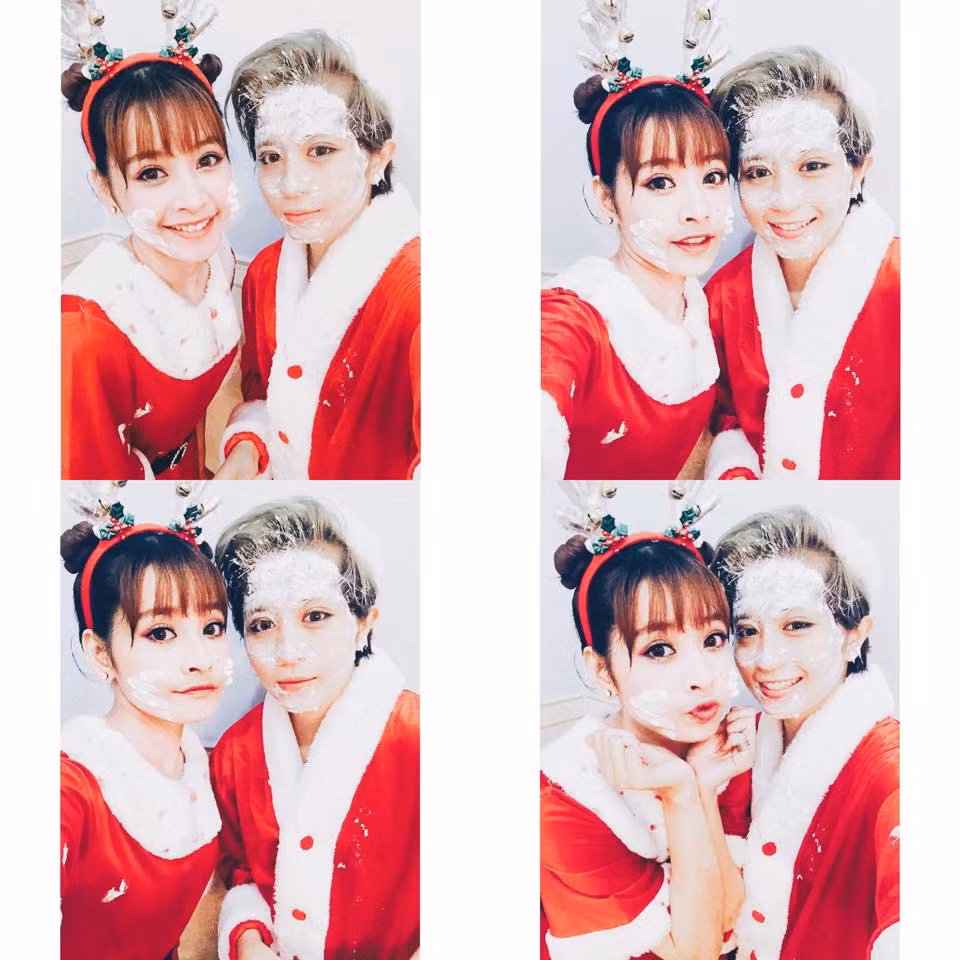 Nhân mùa Giáng sinh 2014, như món quà dành tặng fan dịp cuối năm, hot girl Chi Pu và Gil Lê đã thực hiện bộ ảnh dễ thương, hóa thân thành ông - bà già Noel.