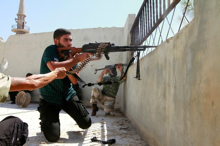 Các phiên bản của nó gồm: PKMS có giá đỡ 3 chân; PKMB có khớp gắn trên ụ xoay của xe thiết giáp chở quân hay xe vũ trang; các phiên bản PKMN và PKMSN có ống ngắm ban đêm để hoạt động trong điều kiện đêm tối, ánh sáng yếu.