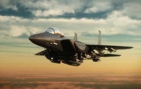 Nhưng mọi chuyện đã thay đổi khi Tập đoàn Boeing đã công bố F-15 nâng cấp với cải tiến lớn ở khung thân, giúp số tên lửa không đối không mang theo tăng lên 16 quả. Đặc biệt, ở phiên bản Strike Eagle, chiến đấu cơ này có thể mang theo tới 24 tên lửa không đối không, tức là gấp đôi cơ số đạn của Su-35.