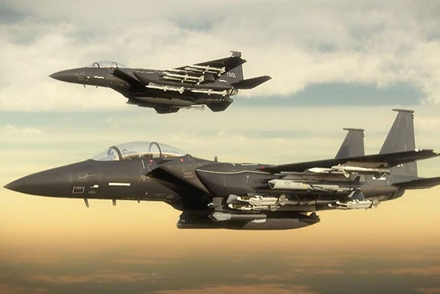 Để thực hiện được tham vọng của mình, F-15EX Strike Eagle đã phải nâng cấp rất nhiều so với nguyên bản để tích hợp số tên lửa "khủng" như vậy vì F-15 chỉ có 4 giá treo trên cửa gió và 4 giá khác dưới cánh. Mọi chuyện đã khá rõ ràng khi hãng Boeing cho công bố hình ảnh thật về phiên bản F-15EX với thiết kế cực lạ, đặc biệt là hệ thống giá phóng chia tầng.