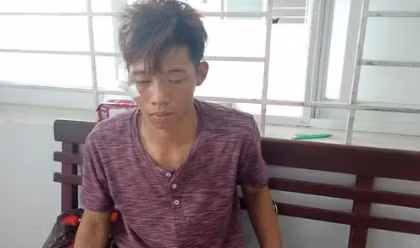 Uống rượu rồi cãi nhau, thanh niên 17 tuổi đâm chết bạn nhậu Uong ruou roi cai nhau, thanh nien 17 tuoi dam chet ban nhau