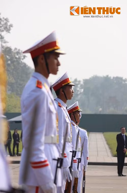 Đội tiêu binh trang nghiêm trên Quảng trường Ba Đình lịch sử.