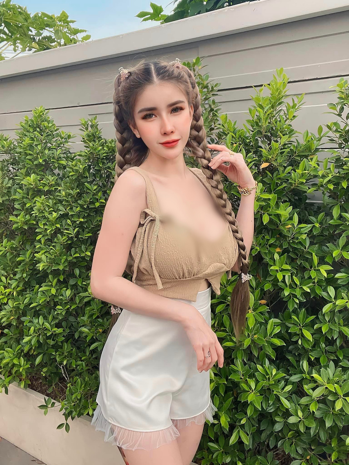 Những trang phục, thiết kế này giúp Nattarikul Spm khoe tối đa nét đẹp của cơ thể.