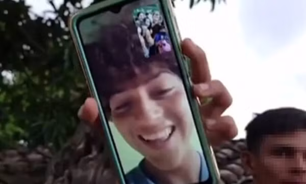 Nhan cuoc goi tu con trai da khuat, me phat hien su that soc