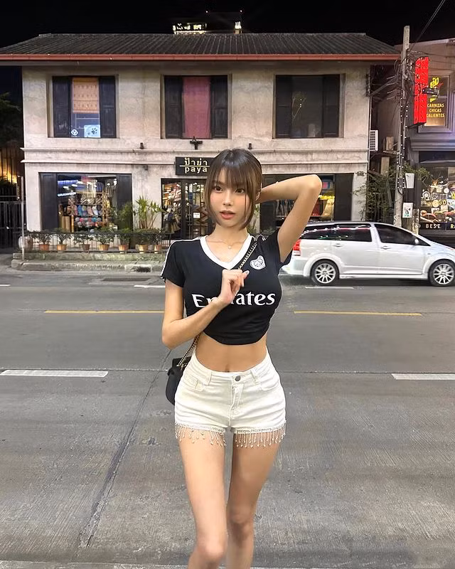 Cô nàng sở hữu khuôn mặt đẹp hoàn hảo không thua kém bất cứ diễn viên, người mẫu, thần tượng nào.