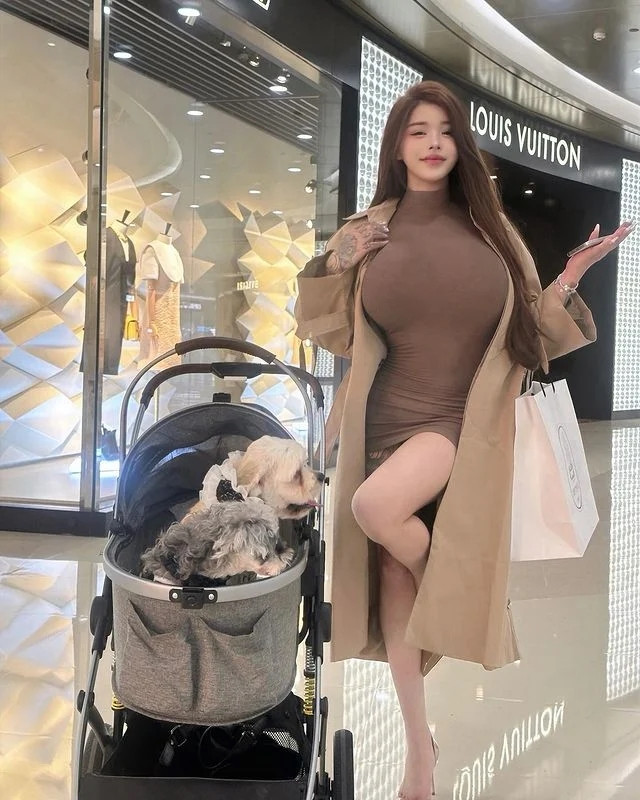 Gina, người Trung Quốc, là một trong những hot girl xăm trổ rất nổi tiếng nhờ vẻ đẹp bốc lửa. (Nguồn ảnh: IG)