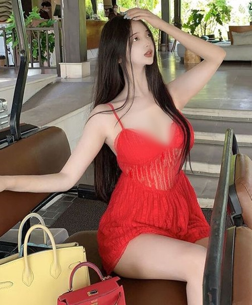 Hiện tại, mọi người rất tò mò về nhan sắc thật của Shasheile bởi trên mạng xã hội, họ chỉ thấy được ngoại hình siêu thực của cô nàng.