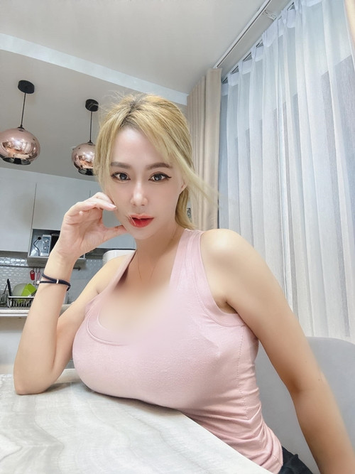 Theo tìm hiểu, Bunnada Watthanachotkitti là hot girl gợi cảm nổi tiếng xứ Chùa Vàng.