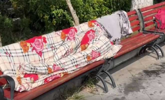 Qua nuong chieu con trai, cu ba 71 tuoi tra gia dat