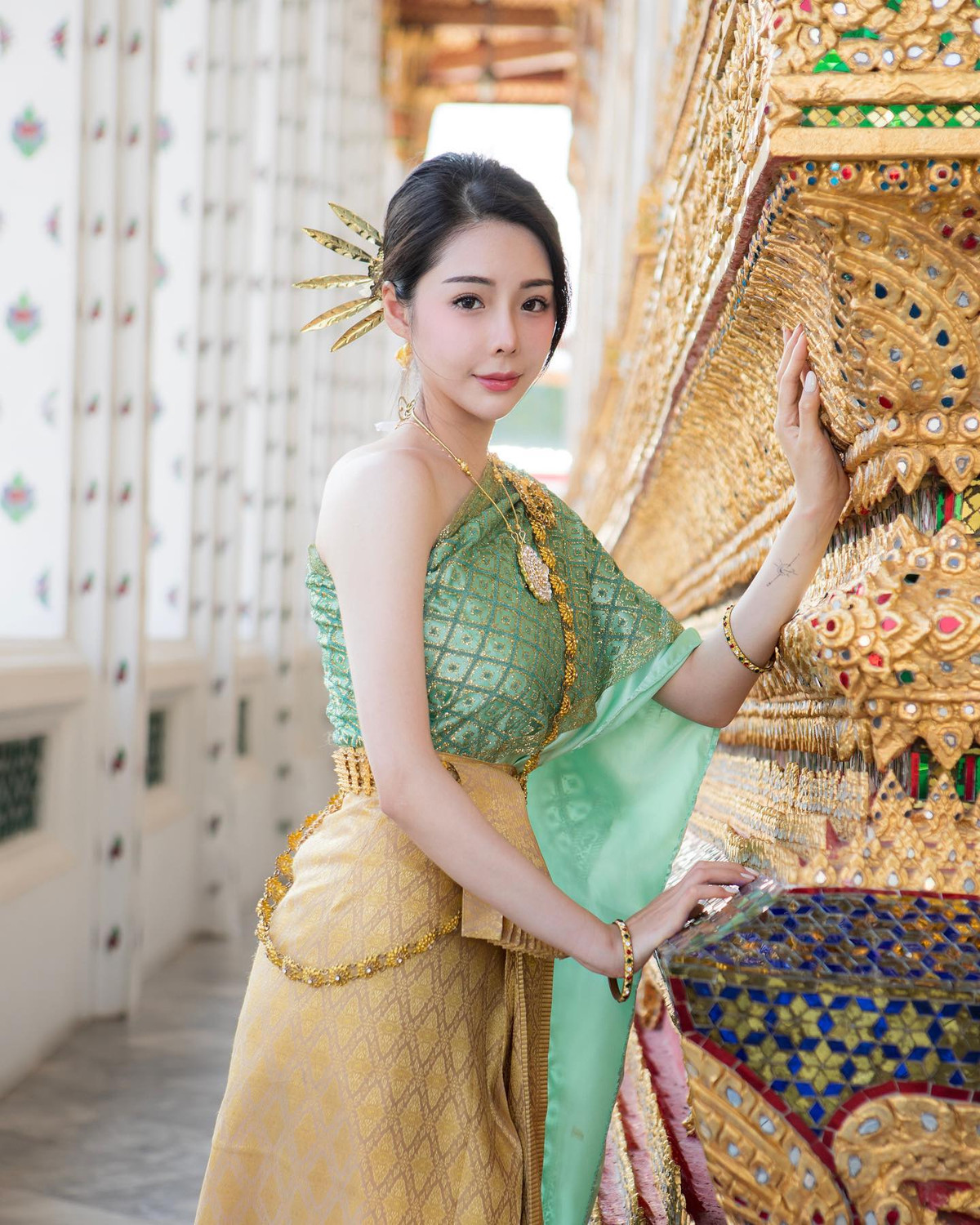 Theo tìm hiểu, hot girl Sunny nổi tiếng với vòng một khủng, khuôn mặt ngọt ngào và thân hình gợi cảm.