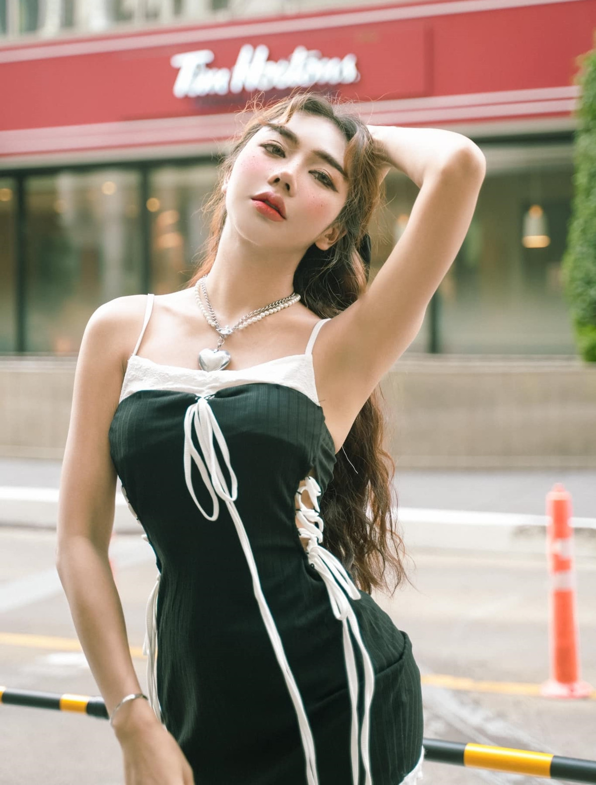 Cô nàng luôn xuất hiện trong khung hình long lanh, đẹp không tỳ vết, cũng nhờ vậy, Suwanan June đang là cái tên được nhắc đến nhiều, các fan hi vọng cô nàng sẽ tiến xa hơn.