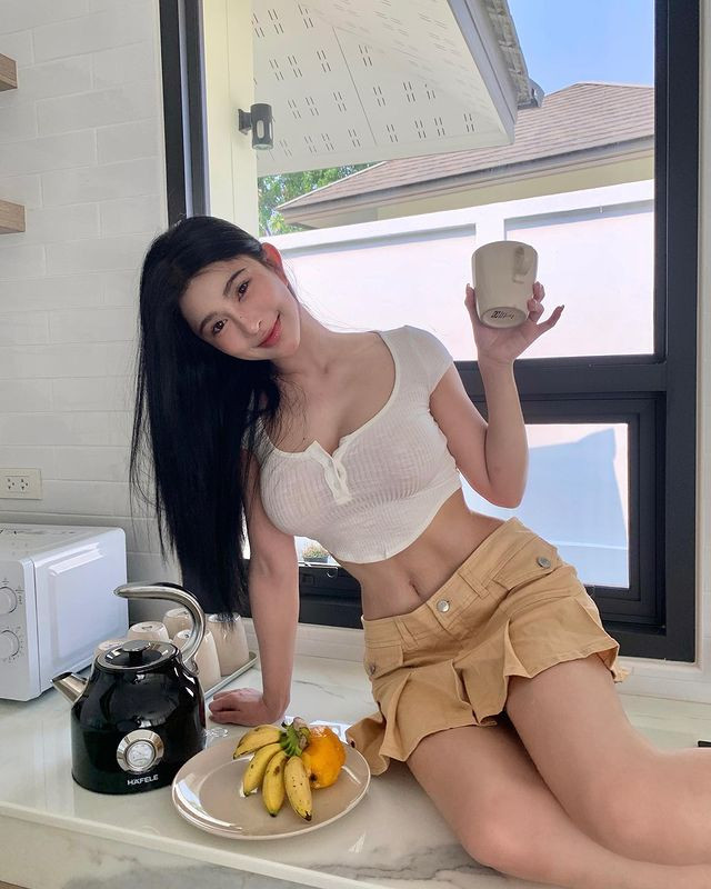 Người hâm mộ của Liễu Kỳ có rất đông các bạn gái trẻ tuổi, họ ngưỡng mộ khuôn mặt xinh đẹp, dáng vóc đẹp tuyệt mỹ của cô nàng.