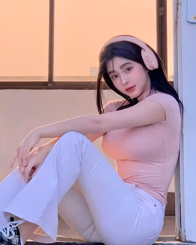 Liễu Kỳ ắt hẳn đã phải luyện tập vô cùng chăm chỉ mới có sắc vóc như hiện tại.