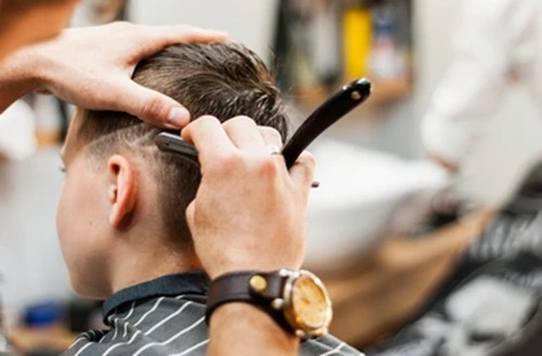 Con di uon toc, me bao canh sat vi dieu khong ngo