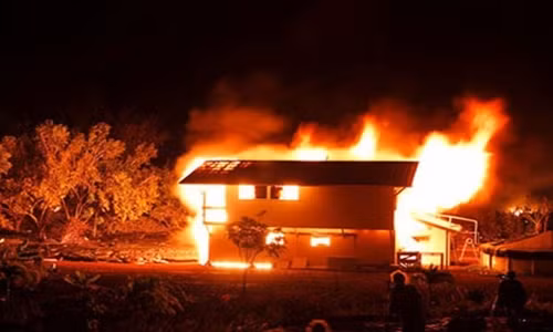 Doi qua ban gai cu khong duoc, cu ong 90 tuoi dot nha