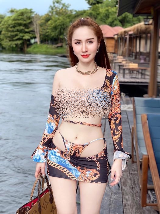 Theo tìm hiểu, Yumiko là một trong những hot girl chạy theo xu hướng hở bạo.