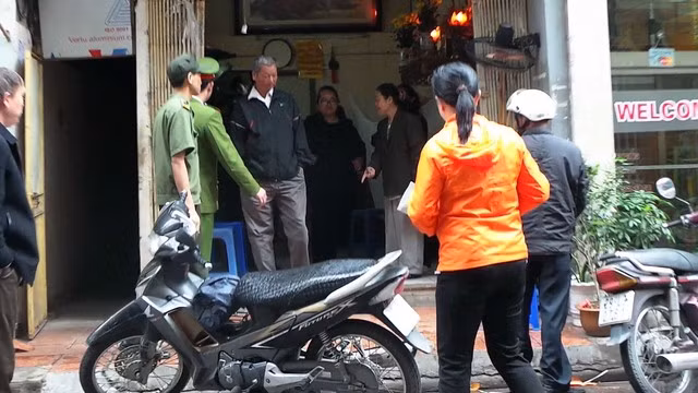 Quy lay xin dua thi hai me vao nha lo hau su-Hinh-2