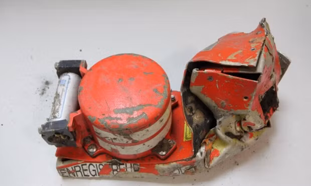 Tim thay hop den thu 2 hong nang cua may bay roi