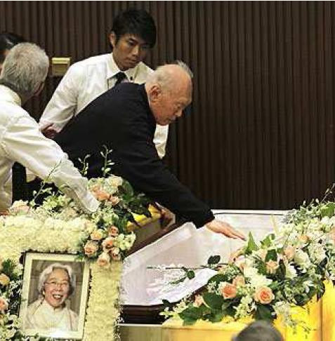 Vợ mất là một cú sốc lớn với cựu Thủ tướng Lý Quang Diệu khi ông từng chia sẻ rằng: "Chúng tôi không bao giờ để người còn lại cảm thấy bị bỏ rơi hoặc cô đơn khi khủng hoảng. Ngược lại, chúng tôi luôn cùng nhau trải qua những thời khắc khó khăn đó".