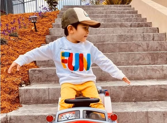 Loạt khoảnh khắc đáng yêu của con trai Đan Trường khi chơi tại gia.