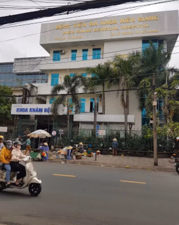 Mua sam “long leo”, Giam doc BV Da khoa Kien Giang ky luat bang cach tu rut kinh nghiem