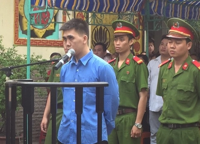  TP.HCM: Đâm chết anh trai vì sợ bị giành nhà đất bố mẹ để lại: Ngày 26/7/2016, chỉ vì mâu thuẫn nhà đất mà bố mẹ để lại, Nhơn đã thẳng tay đâm những người anh em máu mủ ruột thịt của mình khiến người thì nguy kịch, người thì mất mạng. &gt;&gt;&gt; Xem thêm video: Điện Bàn, Quảng Nam: Điểm nóng tranh chấp đất đai (nguồn VTC Now) 