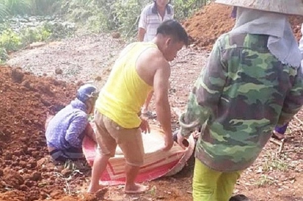  Yên Bái: Anh rể cũ chém hai em vợ tử vong vì đất: Ngày 29/4/2019, Nghi phạm gây án được xác định là Nguyễn Văn Mạc (SN 1968), từng là anh của hai nạn nhân, do mâu thuẫn, tranh chấp đất đai đã dùng dao gây án. Nạn nhân Đặng Xuân X. thì đã tử vong ngay tại chỗ còn nạn nhân Đặng Thị N. tuy được đưa vào viện, nhưng được xác định đã tử vong trước đó. 