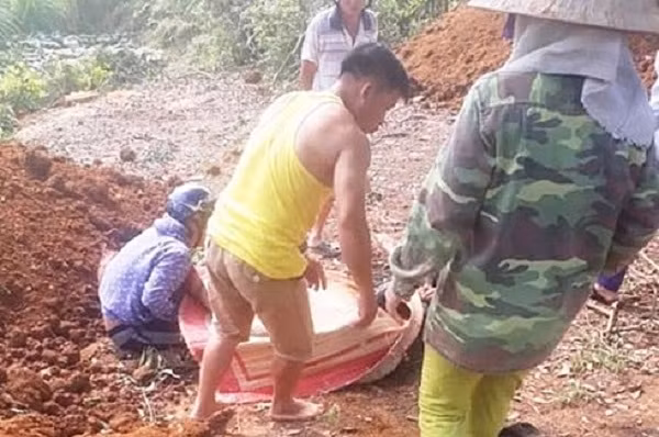  Yên Bái: Anh rể cũ chém hai em vợ tử vong vì đất: Ngày 29/4/2019, Nghi phạm gây án được xác định là Nguyễn Văn Mạc (SN 1968), từng là anh của hai nạn nhân, do mâu thuẫn, tranh chấp đất đai đã dùng dao gây án. Nạn nhân Đặng Xuân X. thì đã tử vong ngay tại chỗ còn nạn nhân Đặng Thị N. tuy được đưa vào viện, nhưng được xác định đã tử vong trước đó. 