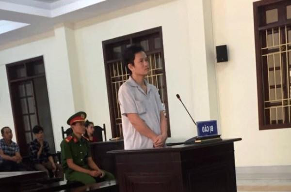  Bến Tre: Bố giết chết con ruột cũng chỉ vì chuyện đất đai: Ngày 26/9/2018, ông Đỗ Hữu Nhã (46 tuổi, ngụ ấp Chợ, TT.Chợ Lách, Bến Tre) vừa bị TAND tỉnh Bến Tre tuyên án 10 năm tù vì giết chết con ruột. Nhã giết con trong lúc nóng giận vì đứa con ngỗ ngược cầm dao đòi chém chết mẹ kế để giành đất.