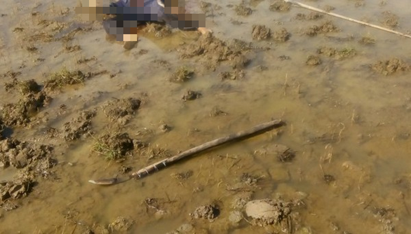  Sóc Trăng: Tranh chấp đất giáp ranh, chú cháu đâm nhau chết giữa đồng: Ngày 28/5/2019, hai chú cháu ông Nguyễn Văn Út (54 tuổi) và ông Nguyễn Văn Tèo (40 tuổi) cùng đi làm đồng rồi xảy ra mâu thuẫn và ẩy đả. Sau đó cả hai dùng dao làm cỏ đâm nhau. Hậu quả là ông Út chết tại chỗ, ông Tèo chết trên đường đi cấp cứu.