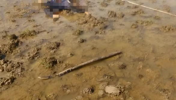  Sóc Trăng: Tranh chấp đất giáp ranh, chú cháu đâm nhau chết giữa đồng: Ngày 28/5/2019, hai chú cháu ông Nguyễn Văn Út (54 tuổi) và ông Nguyễn Văn Tèo (40 tuổi) cùng đi làm đồng rồi xảy ra mâu thuẫn và ẩy đả. Sau đó cả hai dùng dao làm cỏ đâm nhau. Hậu quả là ông Út chết tại chỗ, ông Tèo chết trên đường đi cấp cứu.