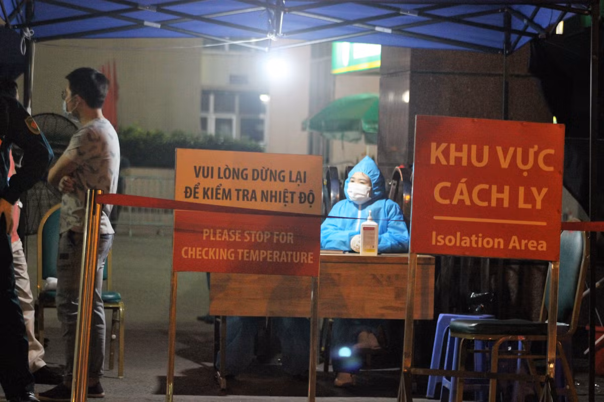 Đối với 1.592 các bệnh nhân được chuyển về tuyến dưới và các bệnh viện của Hà Nội cũng đã có xét nghiệm âm tính.