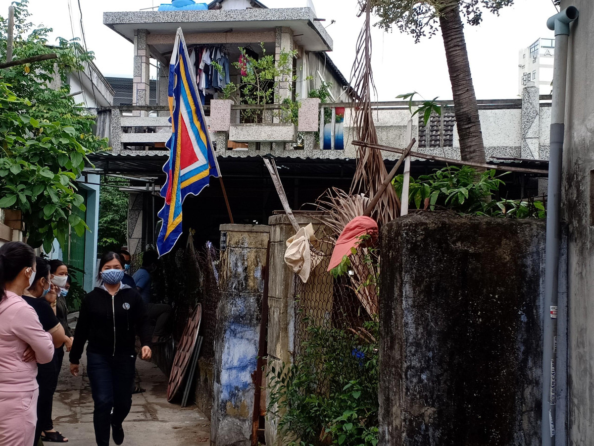 Nữ phó chủ tịch phường chết trong tư thế treo cổ Nu pho chu tich phuong chet trong tu the treo co