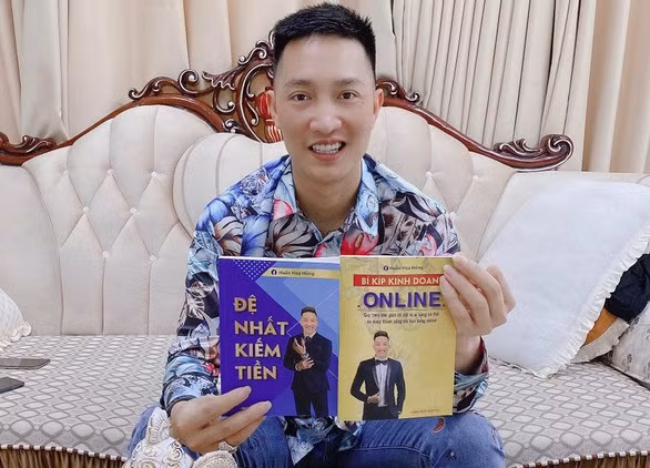 Nghi van sach lau cua Huan “hoa hong”: Ai “bao ke” in, phat hanh?