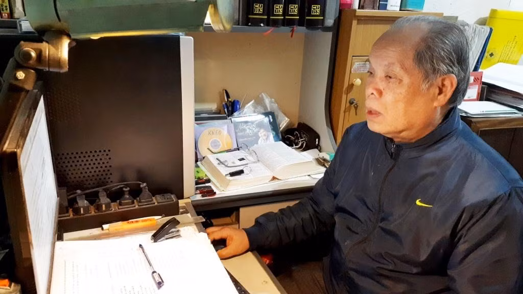 Chu Viet Nam song song 4.0: PGS Bui Hien “Nguoi Viet chi thich vui dap, che bai“-Hinh-2