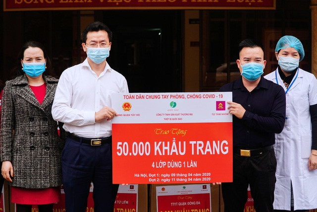 Vua bi phat vi san xuat khau trang sai quy dinh, Cong ty Quoc Bao lai tang y bac si: Y do gi?