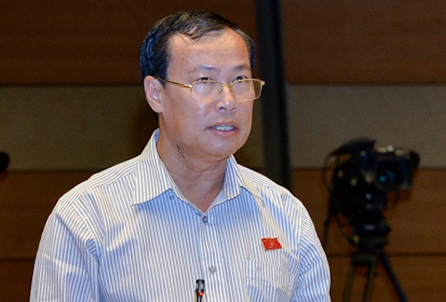 Thiếu tướng Lê Tấn Tới nguyên là Giám đốc Công an tỉnh Bạc Liêu. Từ tháng 10/2019, ông được bổ nhiệm làm Cục trưởng Cục Tổ chức cán bộ, Bộ Công an. Cũng trong năm 2019, ông được thăm quân hàm thiếu tướng.