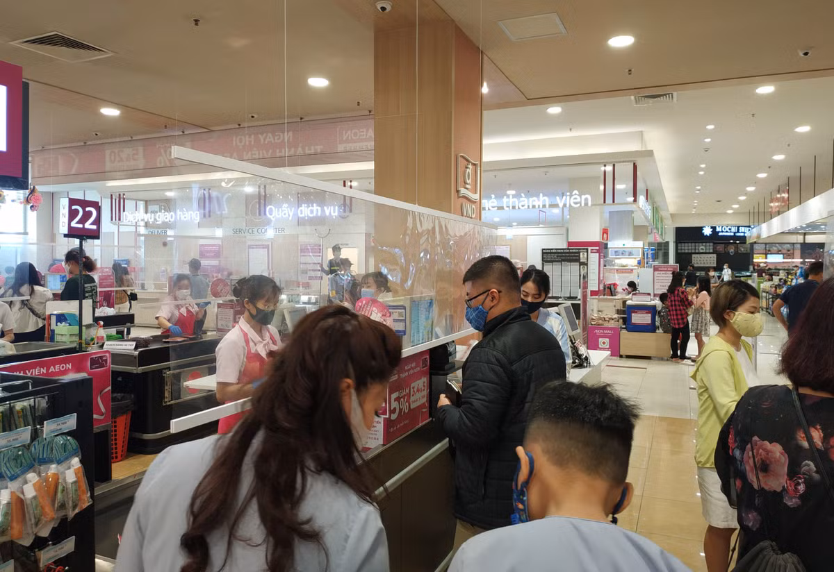 Nhân viên các quầy thanh toán đều có vách ngăn