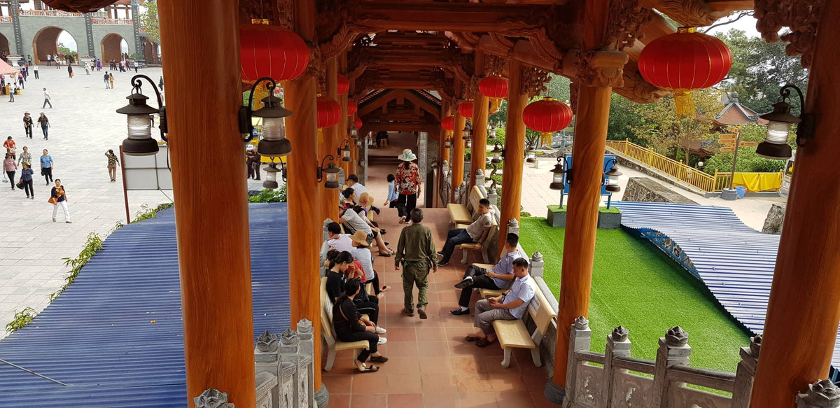 UBND tỉnh Quảng Ninh đã chỉ đạo, TP.Uông Bí đã thành lập đoàn liên ngành làm việc với các sư chùa Ba Vàng vào chiều tối 20/3.