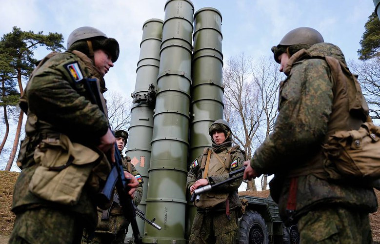 Sau khi tới nơi, các hệ thống S-400 và Pantsir-S1 đã được lắp đặt tại căn cứ không quân Batajnica gần thủ đô Belgrade của Serbia và bước vào tình trạng trực chiến.