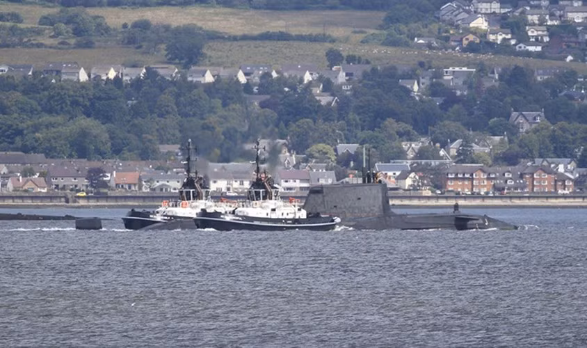 Không chỉ có vậy, việc sửa chữa những chiến hạm mang tính biểu tượng như tuần dương hạm hạt nhân lớp Kirov hay tàu sân bay Đô đốc Kuznetsov đang diễn ra rất chậm chạp.