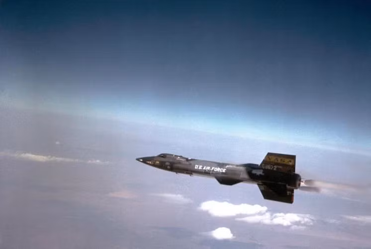  North American X-15 trực thuộc Không quân Mỹ và NASA là chiếc máy bay độc nhất vô nhị: đây là chiếc phi cơ có người lái nhanh nhất thế giới từ trước tới nay.