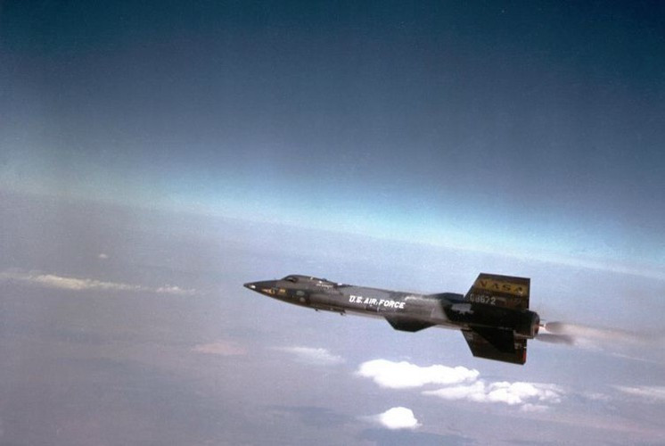  North American X-15 trực thuộc Không quân Mỹ và NASA là chiếc máy bay độc nhất vô nhị: đây là chiếc phi cơ có người lái nhanh nhất thế giới từ trước tới nay.